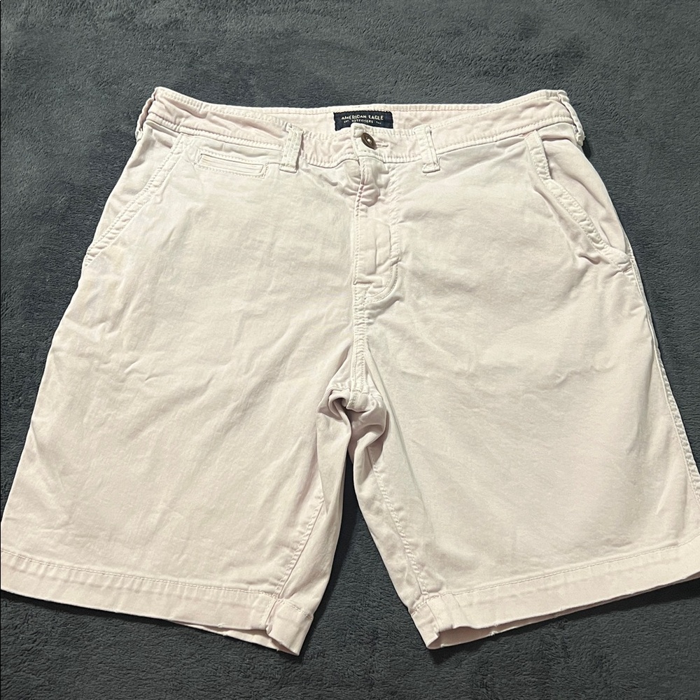 American Eagle men’s 32 shorts classic chino style pale pink stretchy 5 pockets